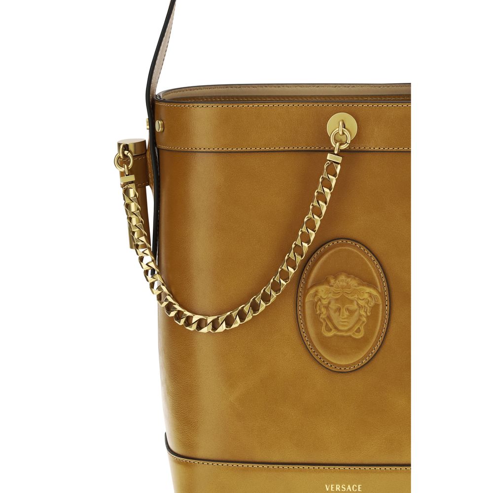 Sac à main Versace Bos Taurus en cuir de veau marron, style élégant et sophistiqué avec détails de marque.