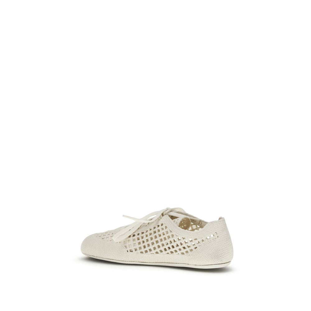 Chaussures basses Prada en tissu beige, sneakers décontractés avec semelle blanche, style élégant et moderne.