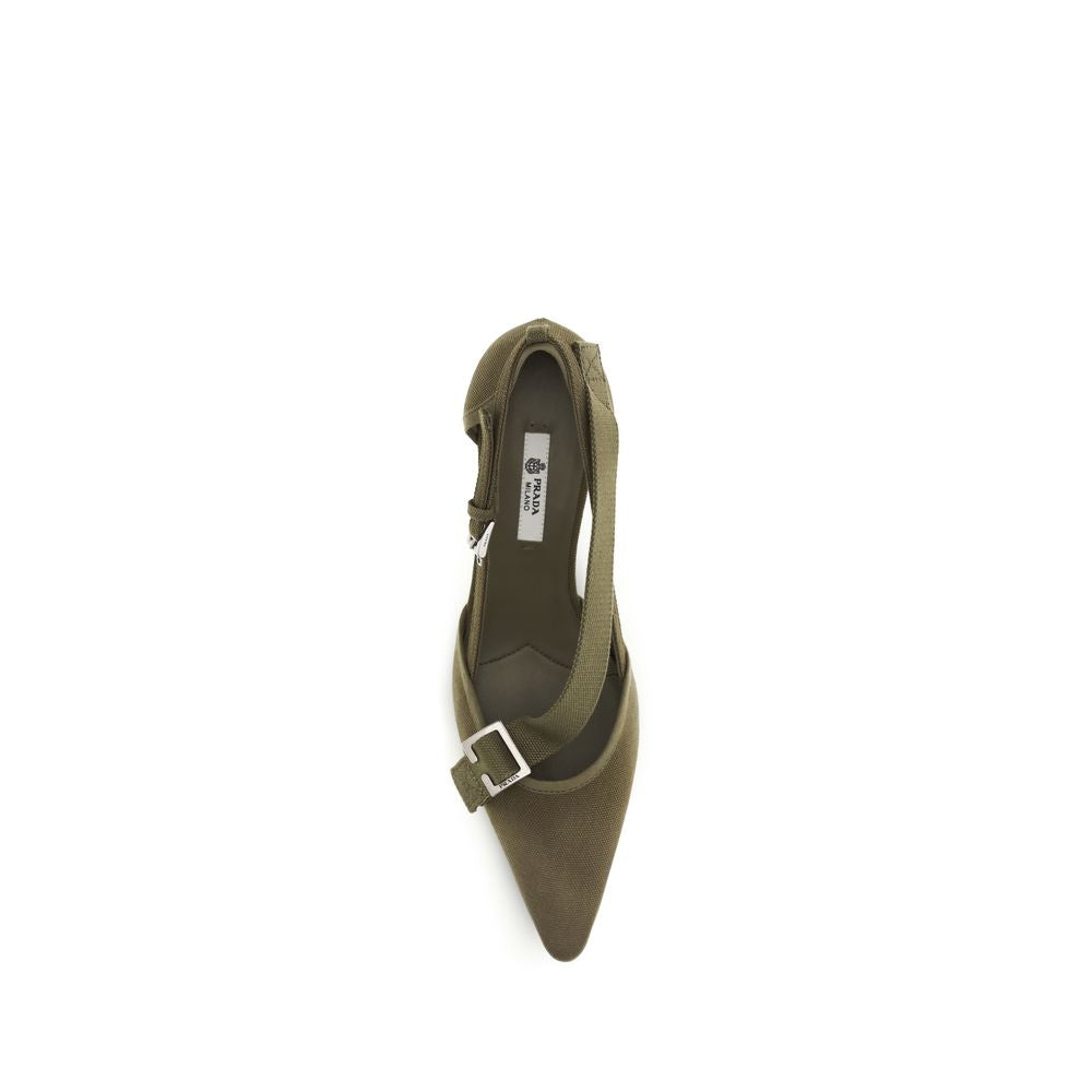 Escarpins Prada en coton bicolore à talon moyen, élégants et confortables, parfaits pour une tenue sophistiquée.