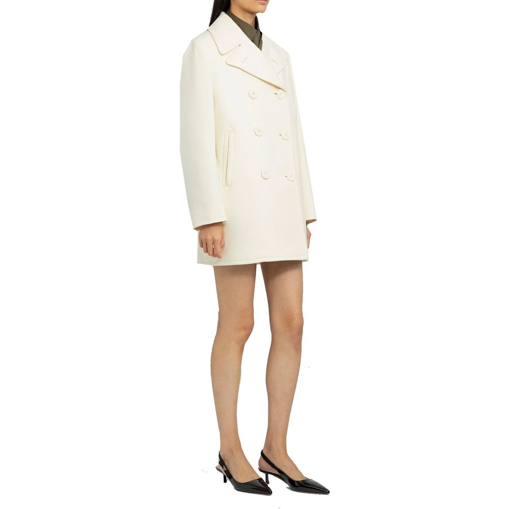 Manteau en laine blanc Prada pour femme, coupe élégante avec col et boutons, image montrant le détail du tissu et du design.
