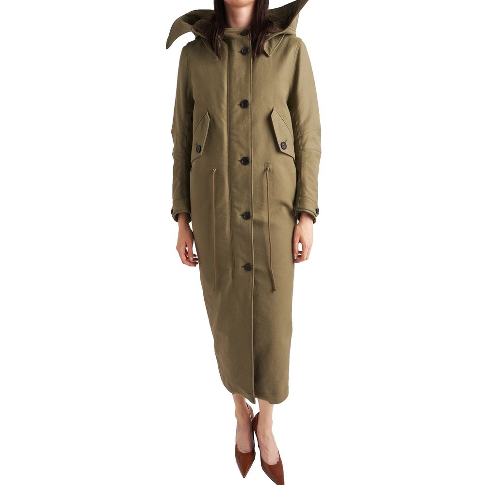 Manteau en polyamide bicolore Prada, coupe élégante, avec détails modernes, porté par un mannequin.