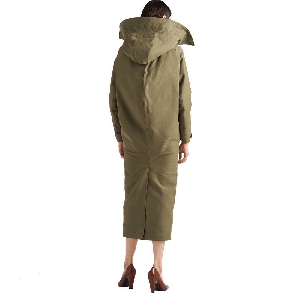 Manteau en polyamide bicolore Prada, coupe élégante, doublure visible, fermeture à boutons, style moderne et sophistiqué.
