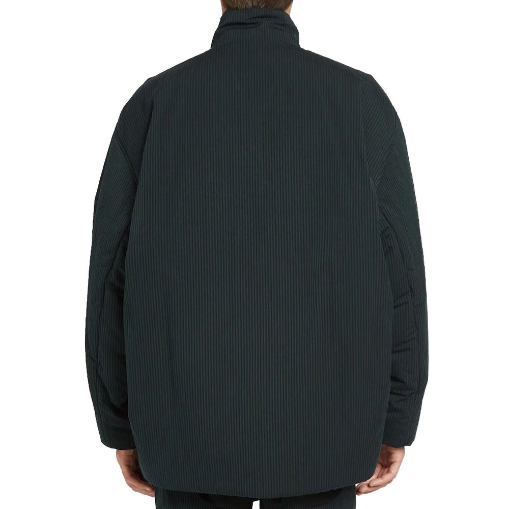 Veste longue noire en coton de Balenciaga, style élégant avec coupe moderne, visible sur le mannequin.
