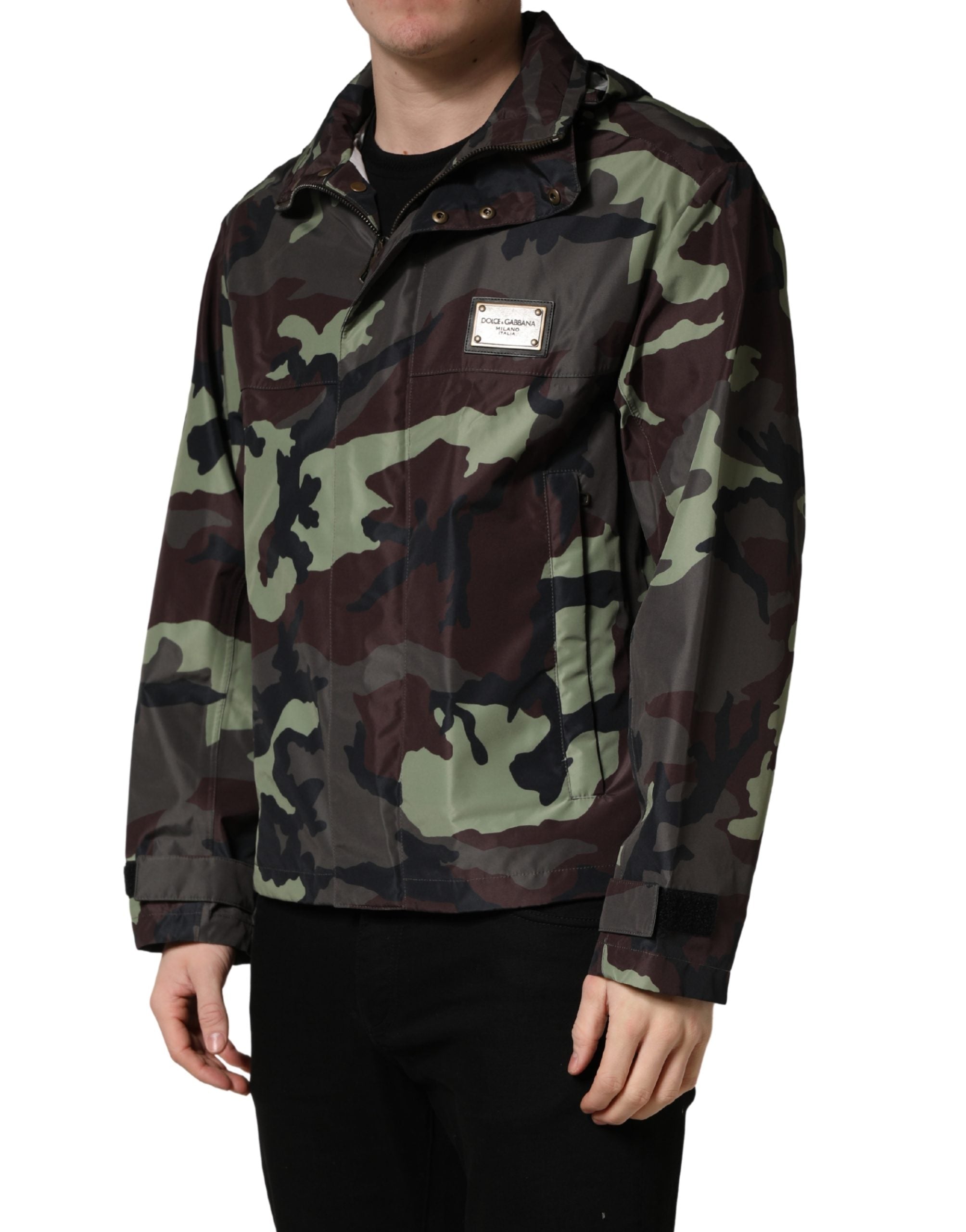 Veste bomber à capuche camouflage multicolore de Dolce & Gabbana, style tendance avec motif coloré.