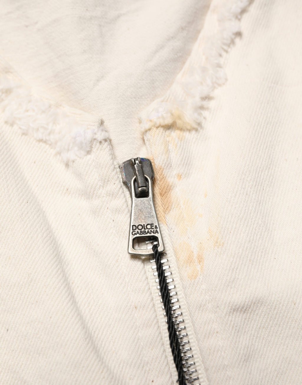 Veste denim blanche en coton Dolce & Gabbana avec fermeture éclair complète, style blouson décontracté.