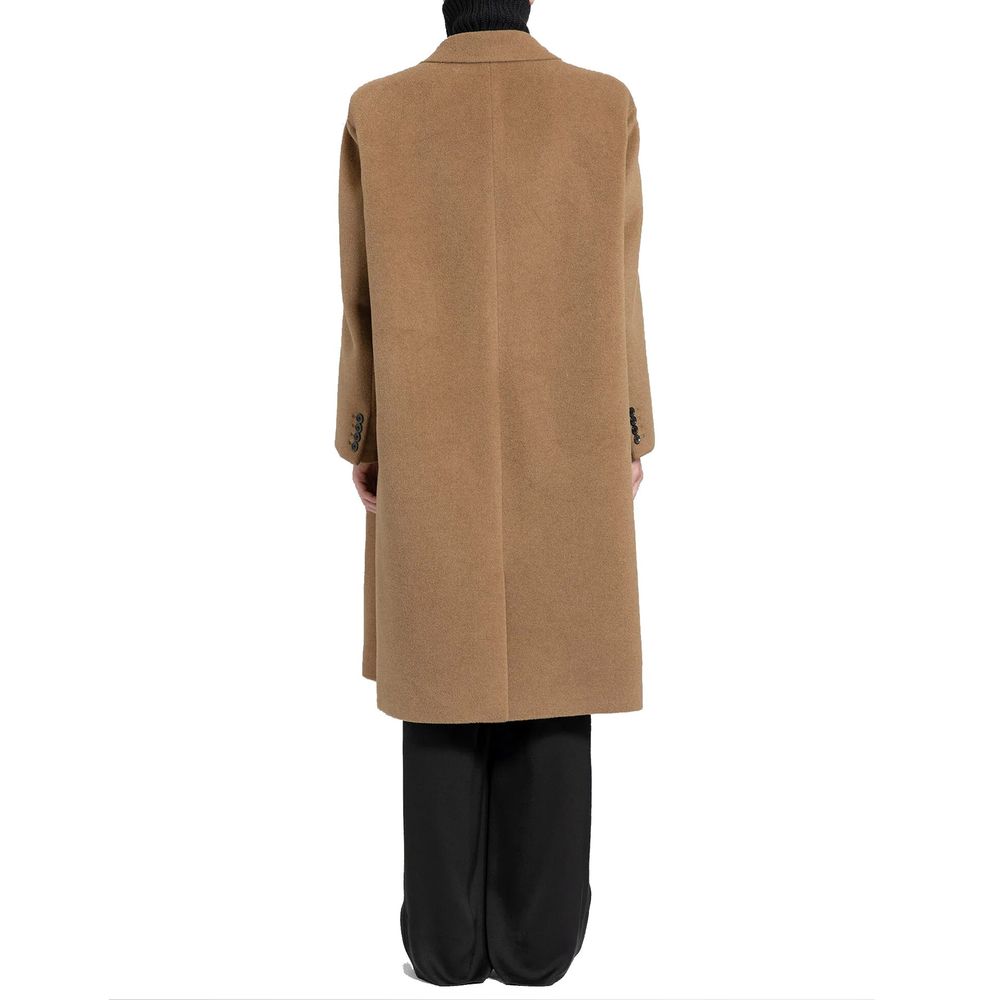Manteau en laine marron Saint Laurent pour homme, coupe classique et intérieur chaud, porté sur un modèle.
