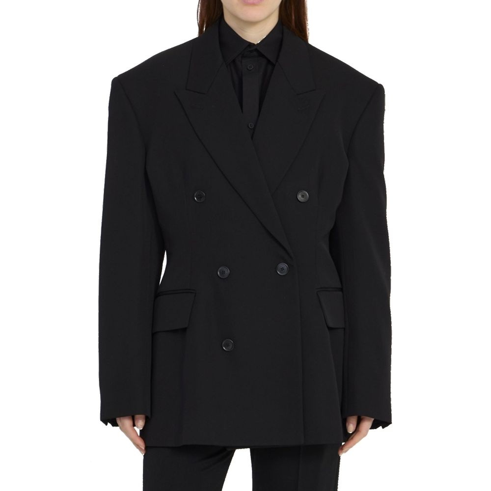Veste en laine noire Balenciaga, style élégant avec col cheminée et coupe ajustée, visible sur mannequins.