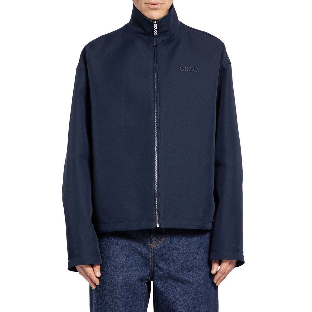 Veste longue Gucci en marabout bleu, style élégante et sophistiquée, avec détails luxuriants en plume.