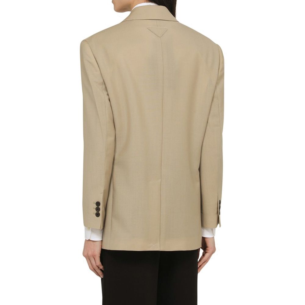 Blazer beige en mohair de Prada porté, veste élégante avec coupe classique et détails raffinés.