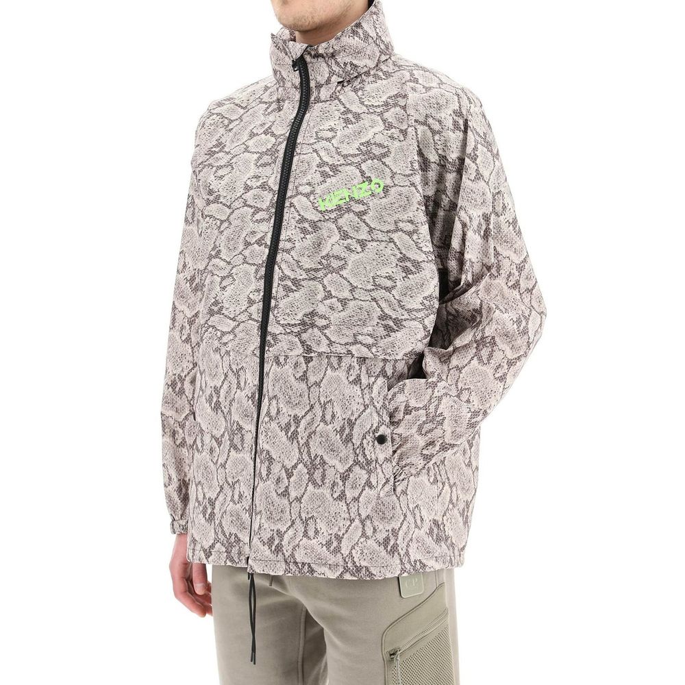 Veste en polyester beige de Kenzo, coupe classique, avec fermeture éclair et col montant, vue de face.