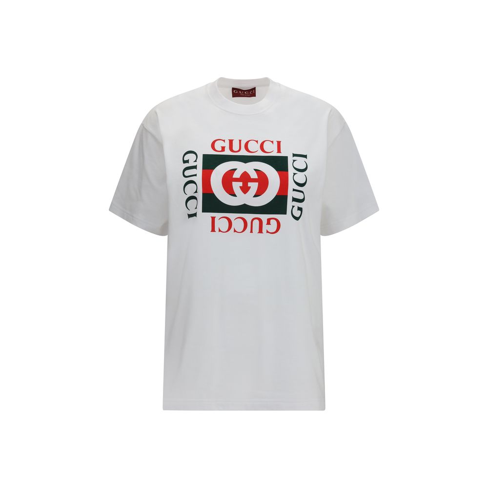 T-shirt blanc en coton Gucci, vêtement décontracté avec logo Gucci visible, porté sur mannequin ou posé à plat.
