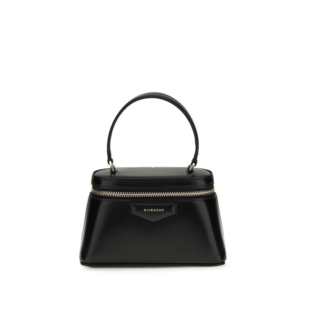 Sac à main Givenchy Bos Taurus en cuir de veau noir, élégant et sophistiqué, avec détails en or et design moderne.