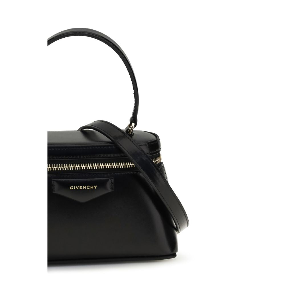 Sac à main Givenchy Bos Taurus en cuir de veau noir, élégant et sophistiqué avec détails raffinés.