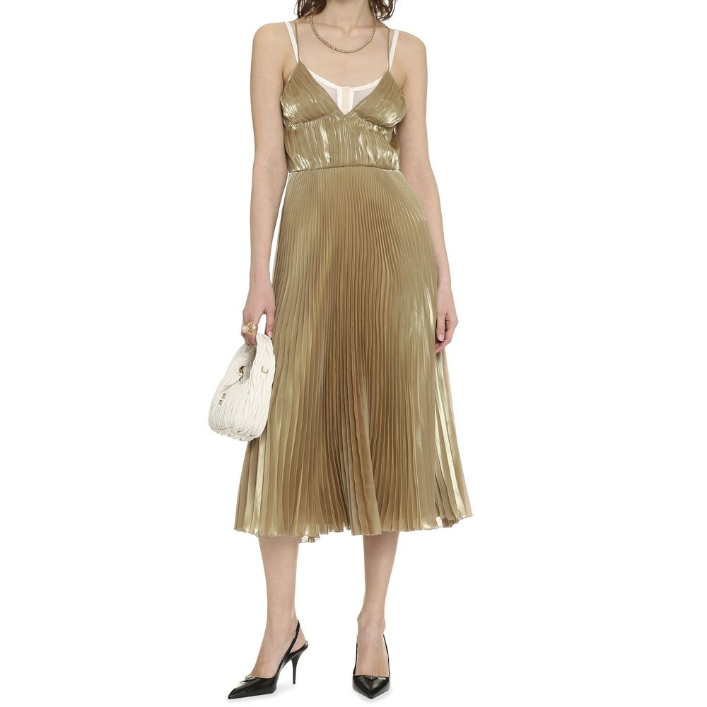 Robe de cocktail Prada en polyester doré, élégante et brillante, avec coupe sophistiquée et détails raffinés.