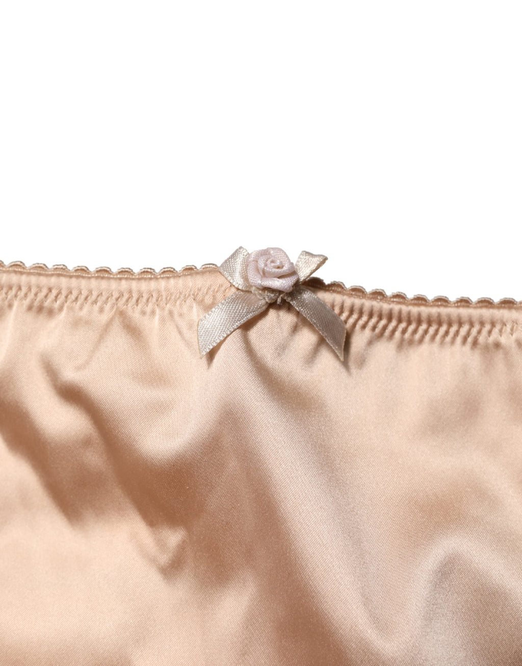 Slip en soie beige Dolce & Gabbana, culotte taille haute, sous-vêtements confortables et élégants pour femme.