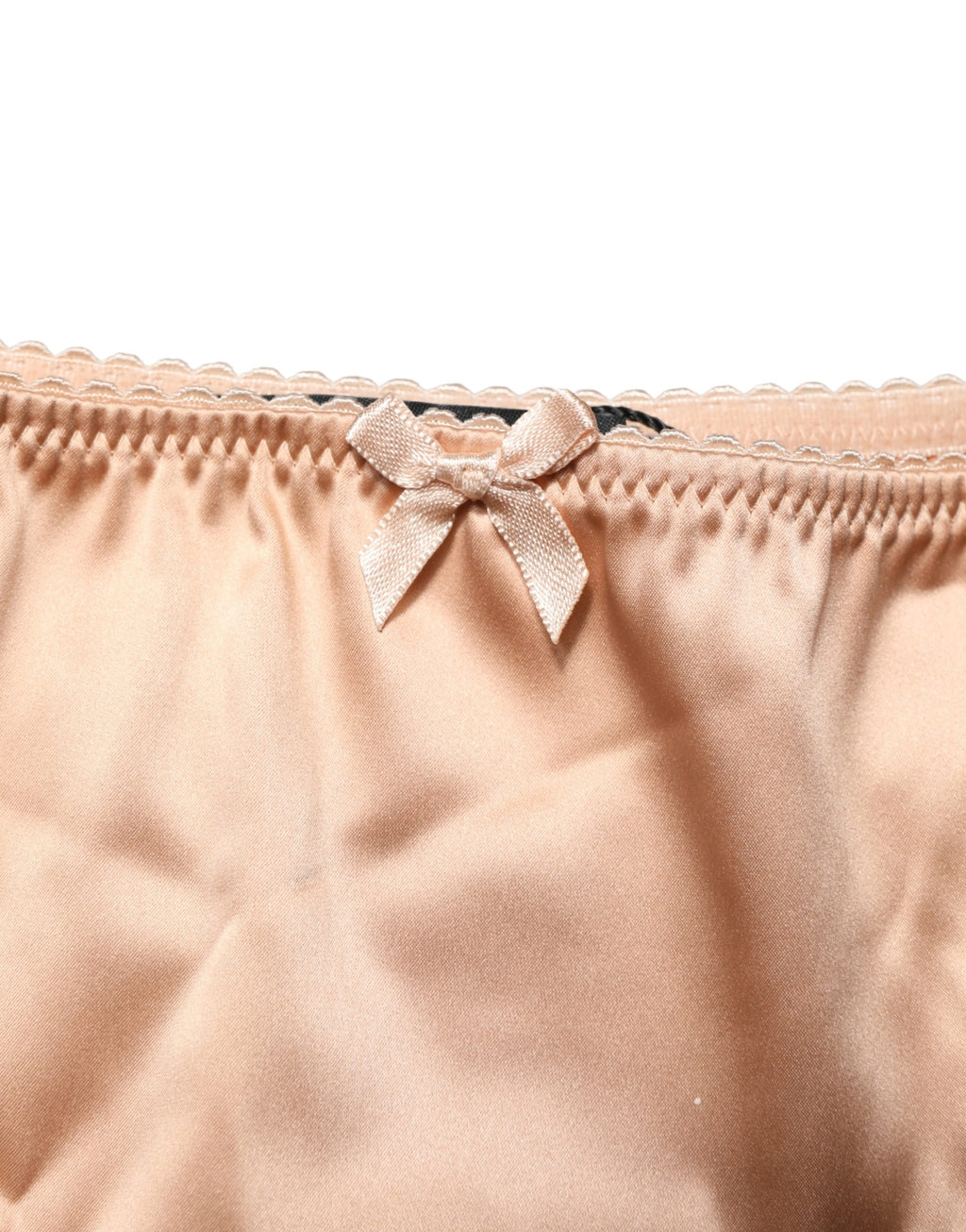 Culotte beige en soie extensible Dolce & Gabbana, taille mi-haute et ajustée, en tissu doux et élégant.