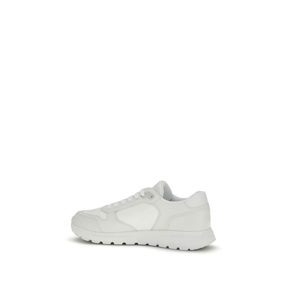 Chaussures de sport Prada en polyamide recyclé blanc, baskets athlétiques élégantes et confortables pour hommes.