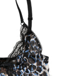 Chemise de lingerie Roberto Cavalli multicolore à motif léopard, style babydoll, en tissu léger et élégant.