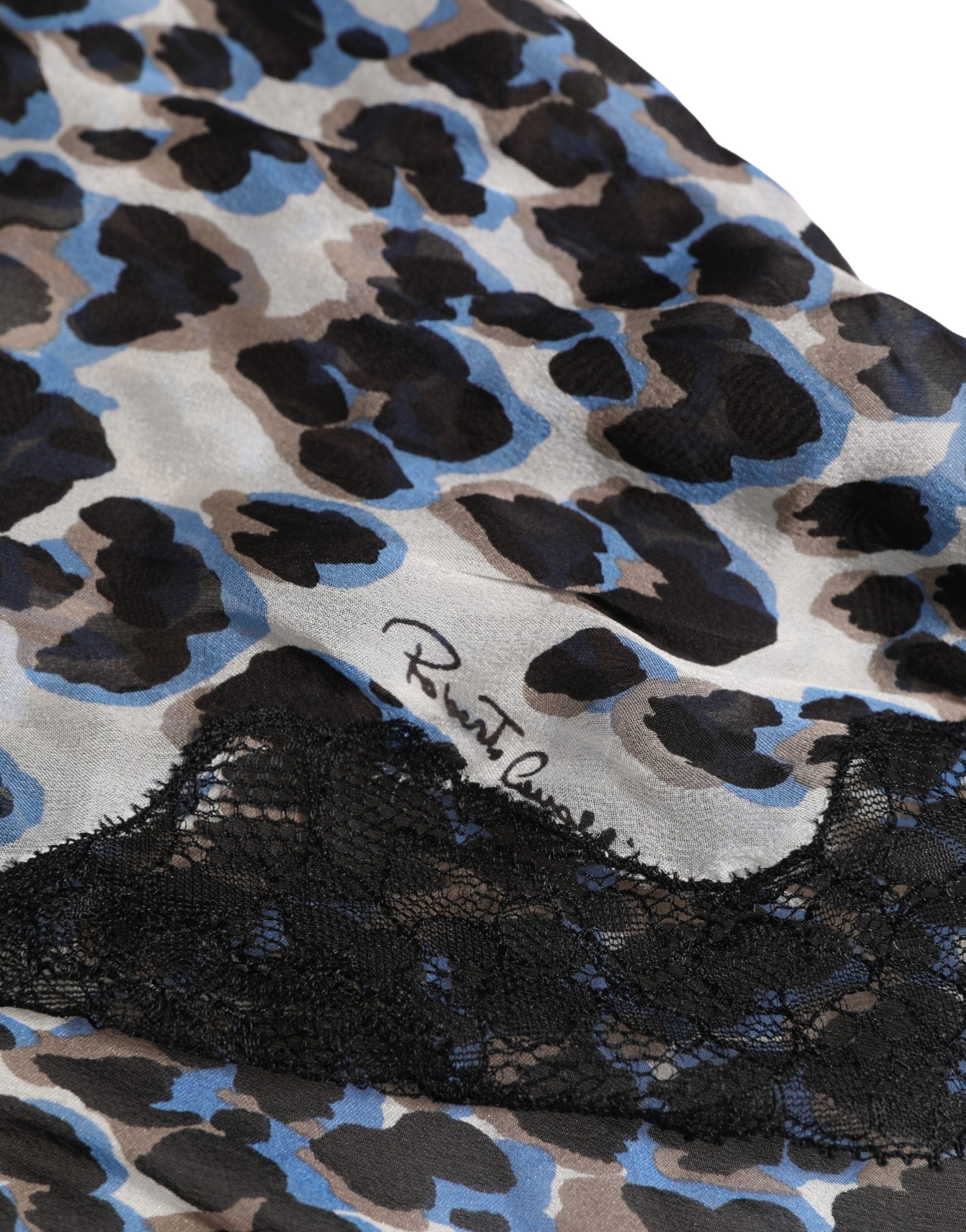 Chemise de lingerie multicolore à motif léopard Roberto Cavalli, style babydoll, en tissu léger et élégant.