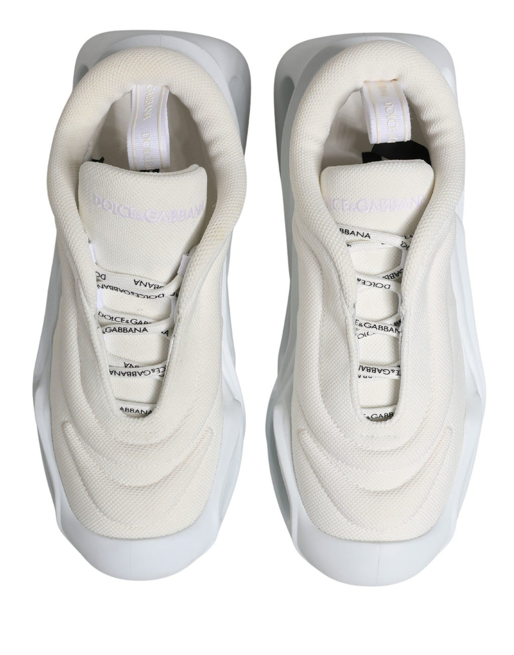 Chaussures Dolce & Gabbana Slip On Wave blanches, sneakers basses élégantes en toile avec design fluide et moderne.
