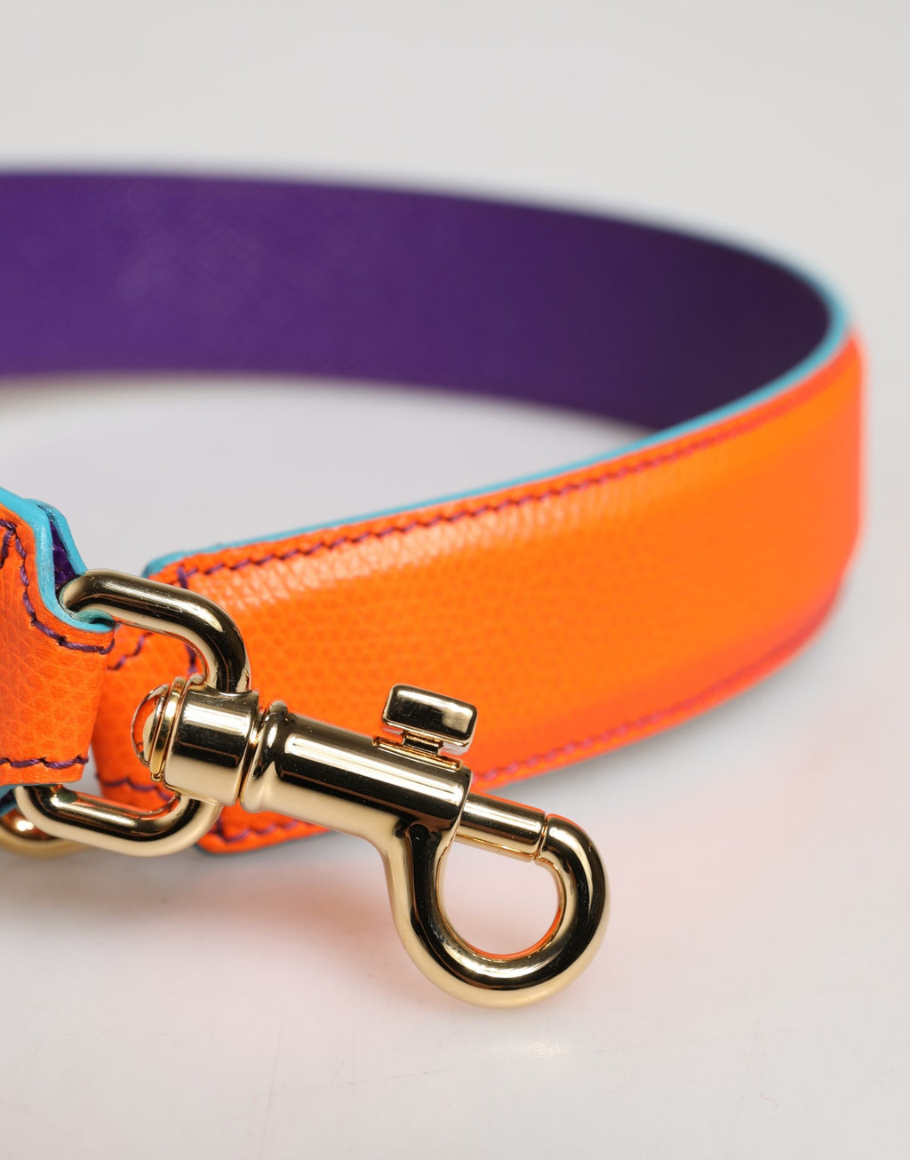 Sangle d'épaule en cuir de veau orange et violet de Dolce & Gabbana pour sac ou accessoire.