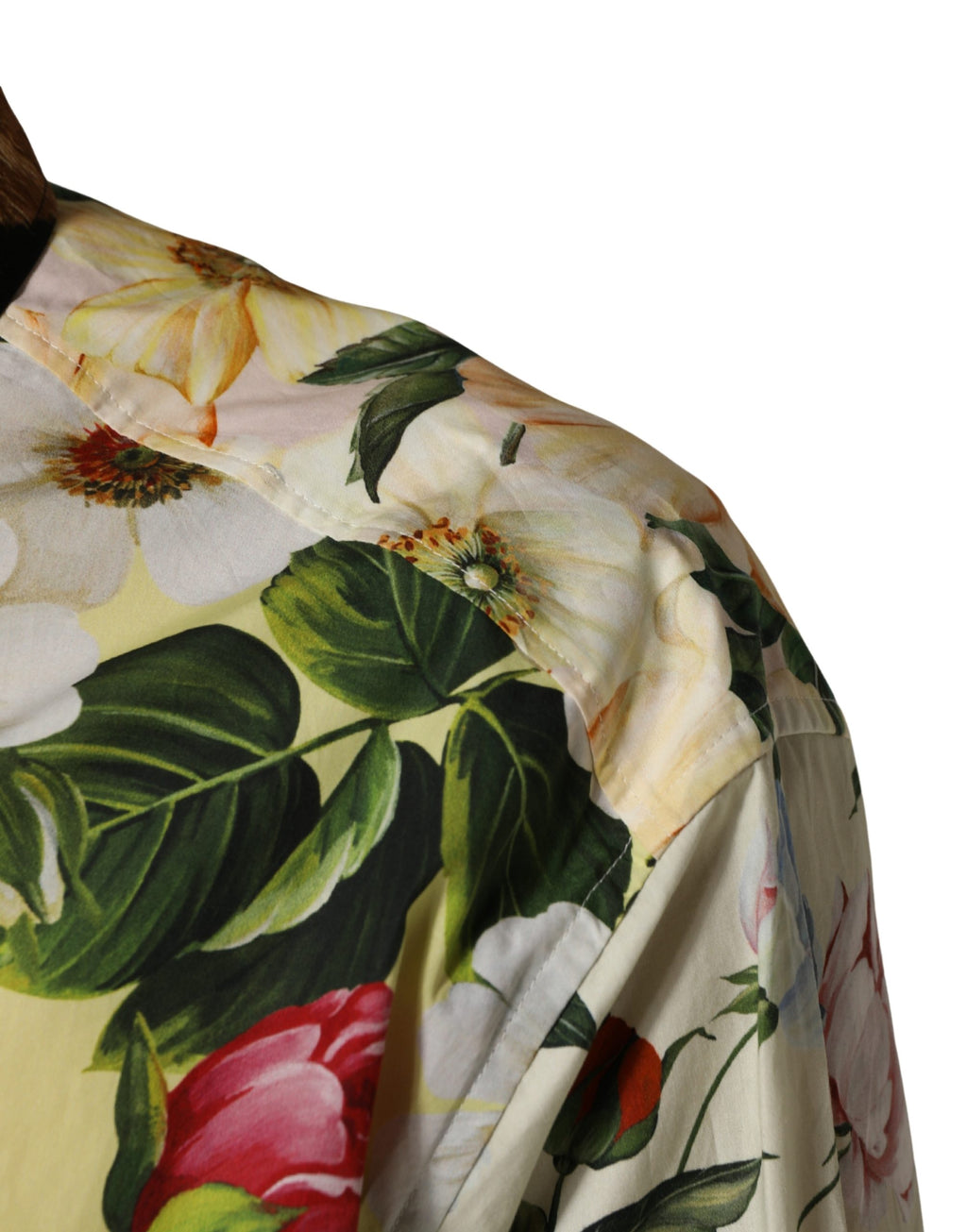 Chemise à col Dolce & Gabbana à imprimé floral multicolore et animal, style élégant et coloré, vue de face.