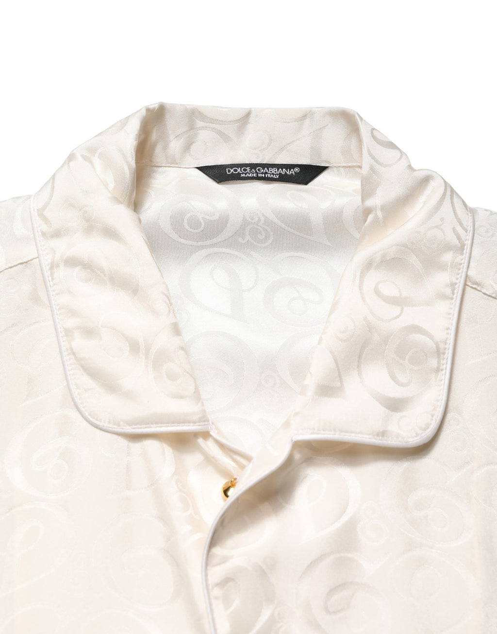 Chemise Dolce & Gabbana en soie blanche à manches longues avec logo ton sur ton, élégante et sophistiquée.