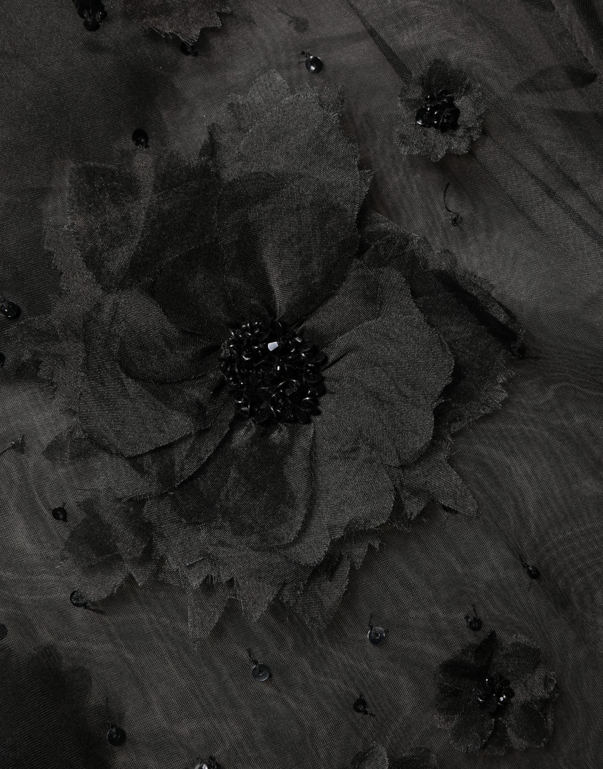 Chemise en tulle noire à manches courtes avec appliqué floral Dolce & Gabbana, style élégant et moderne.