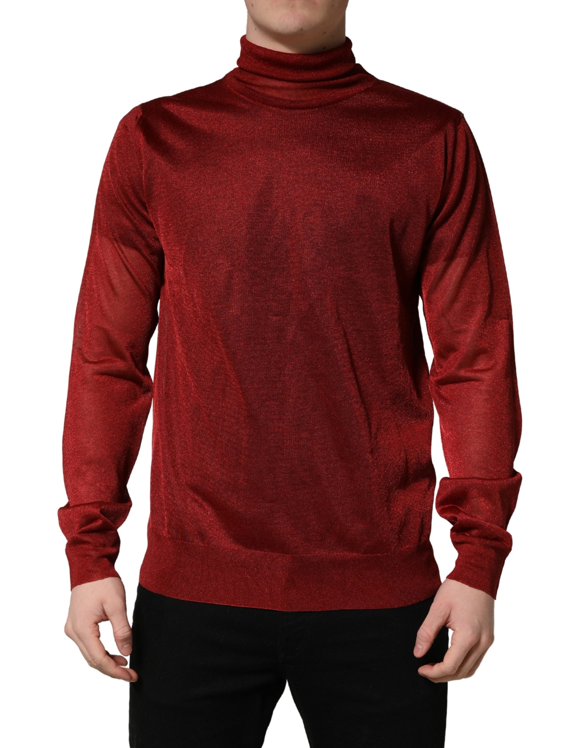 Pull-over rouge à manches longues Dolce & Gabbana, col roulé élégant, en laine douce, porté sur un mannequin.