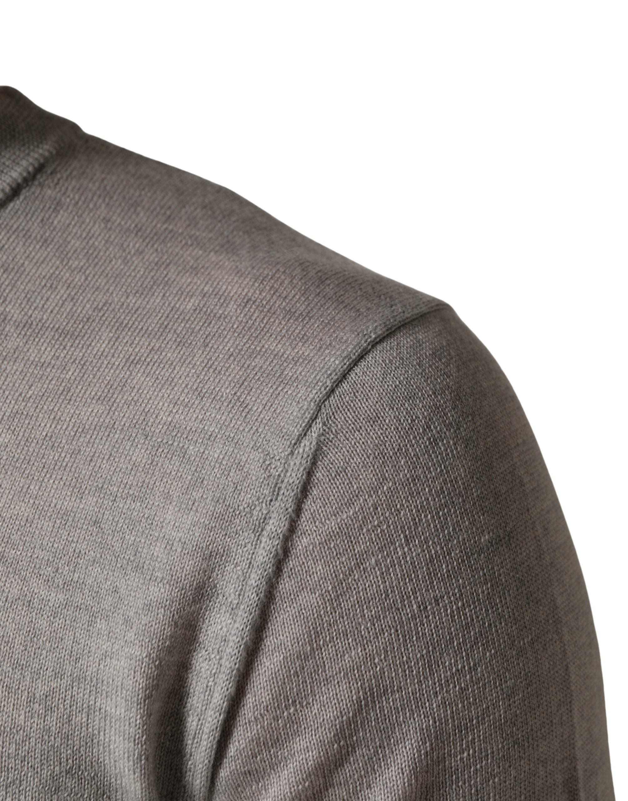 Pull-over gris à manches longues Dolce & Gabbana, col rond, en maille douce et élégante.