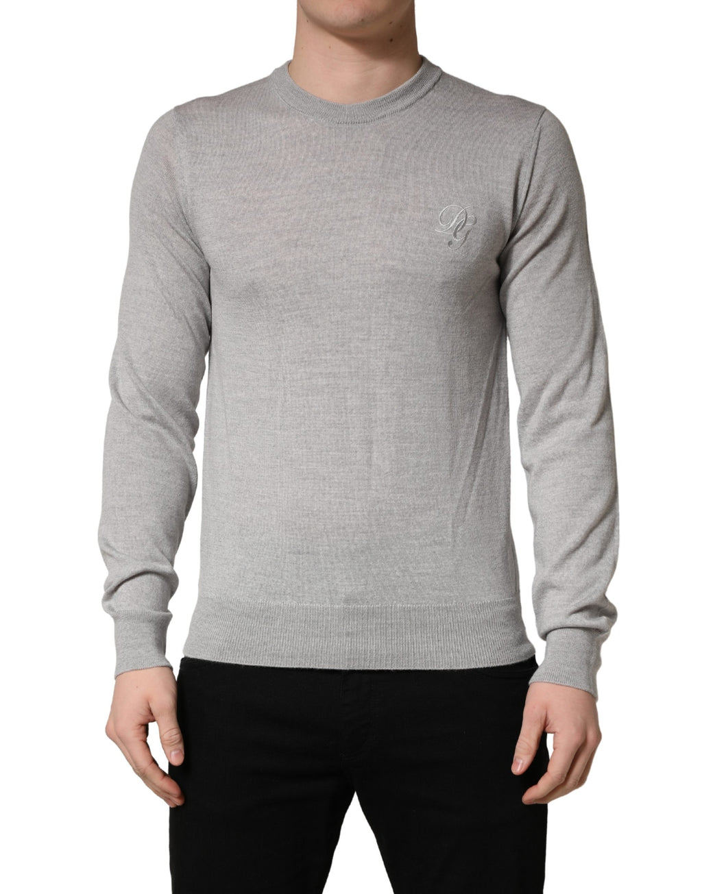 Pull à manches longues gris Dolce & Gabbana avec col rond, doux et confortable, parfait pour un style élégant et décontracté.