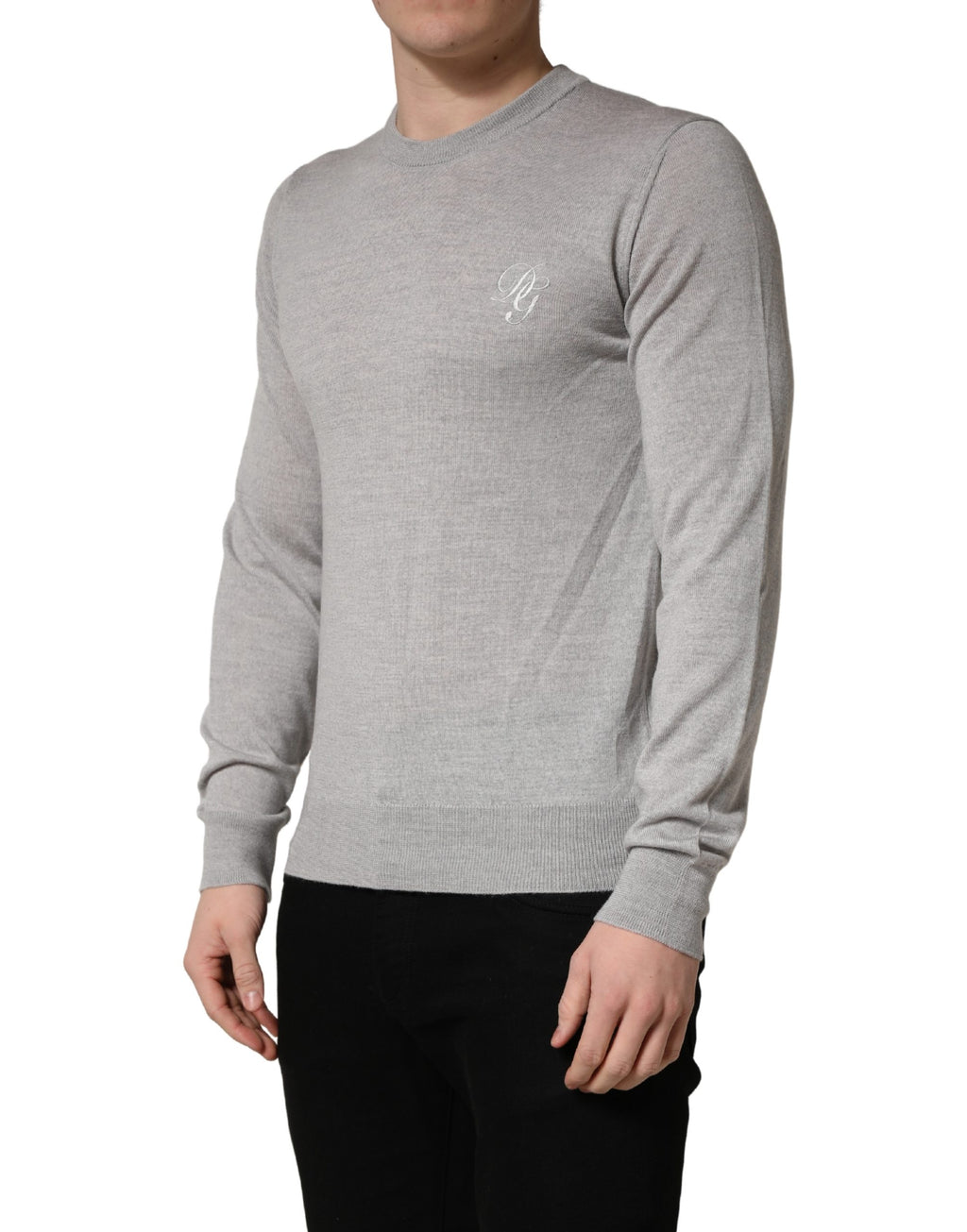 Pull en maille gris à manches longues et col rond Dolce & Gabbana, vue de face, détail du tissu doux et élégant.