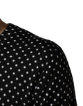 Pull-over noir à pois blancs de Dolce & Gabbana, col rond, pull en maille élégant et confortablement ajusté.