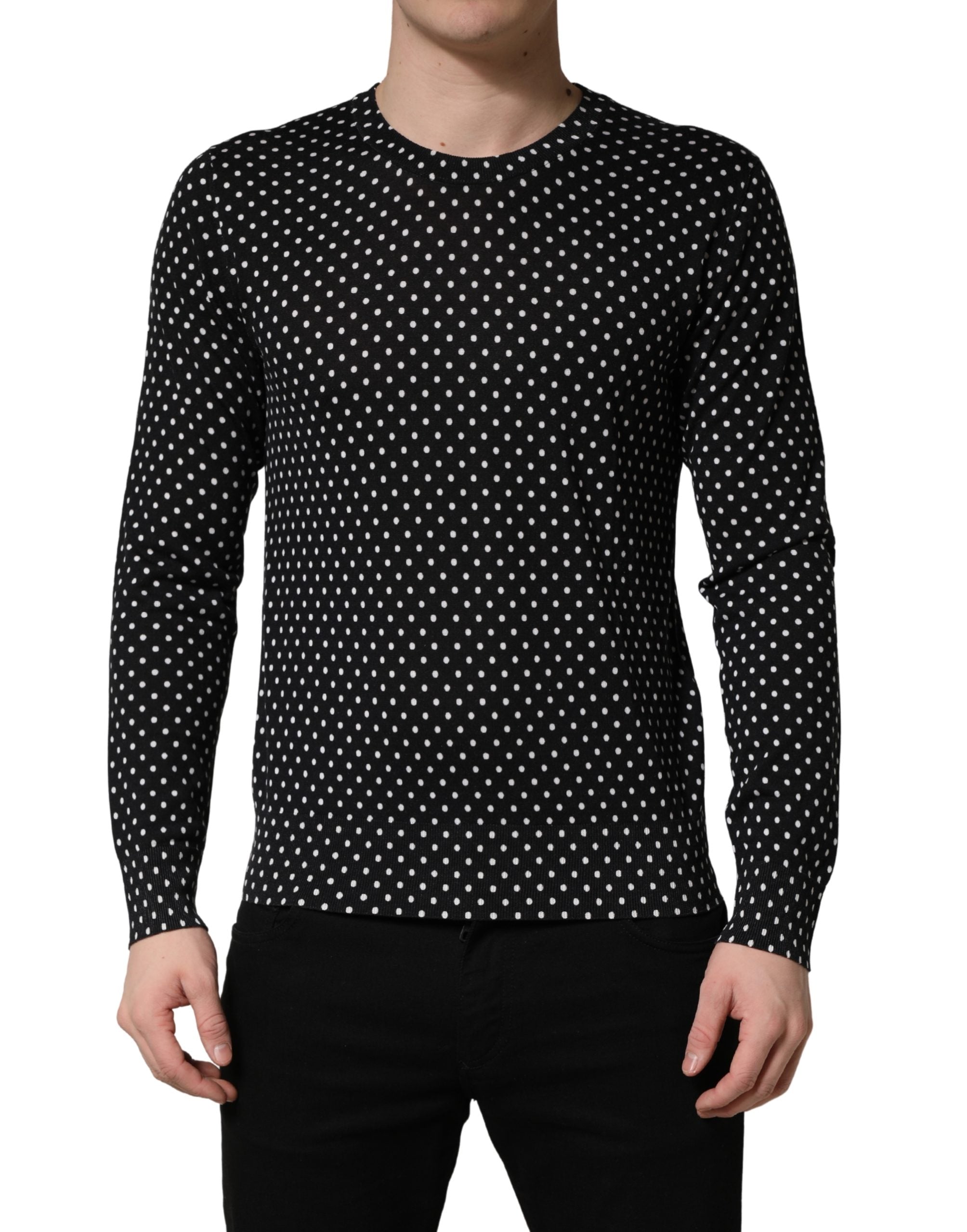 Pull à col rond noir à pois blancs de Dolce & Gabbana, pull-over en maille avec motif à pois, vue de face.