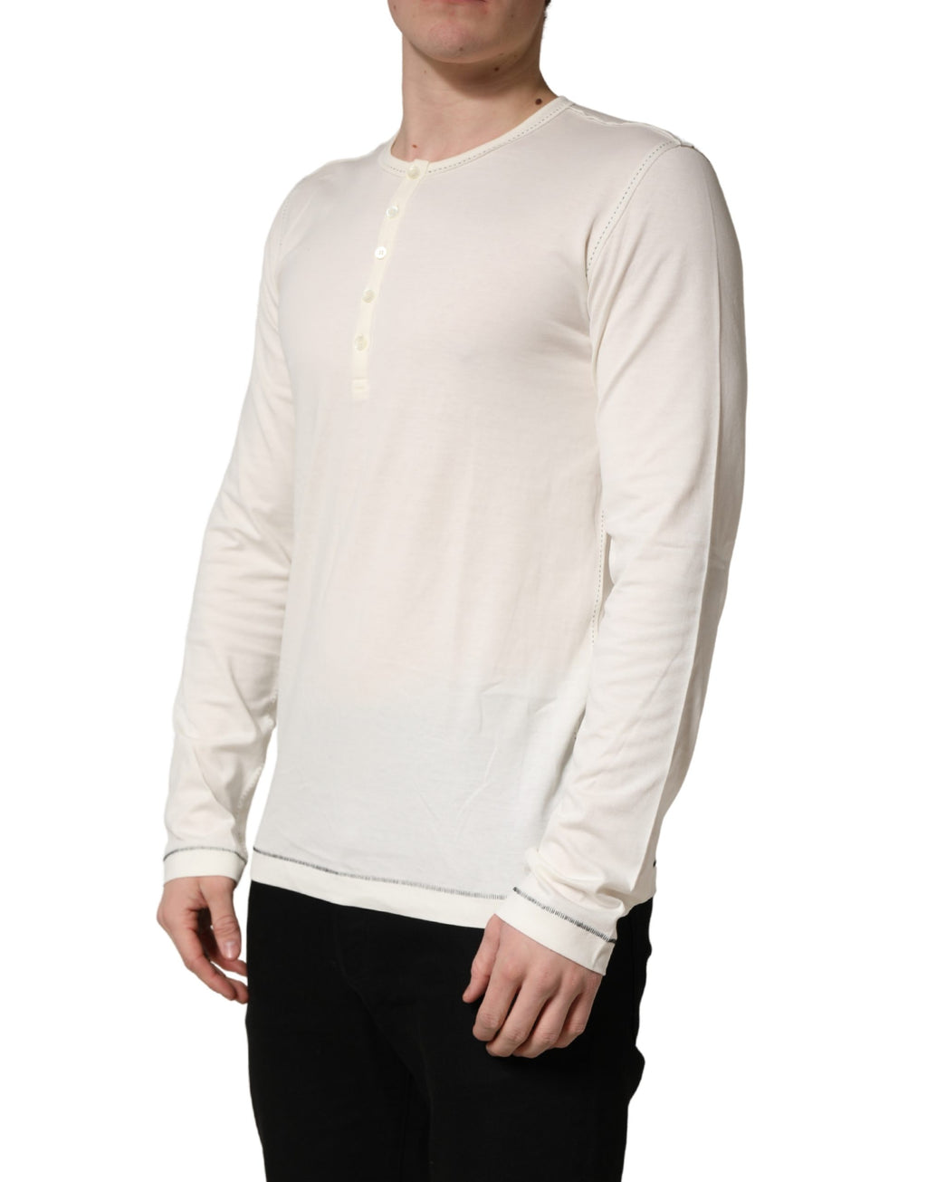 Pull-over blanc à manches longues Dolce & Gabbana, pull Henley élégant en laine ou coton, détails classiques et finition soignée.