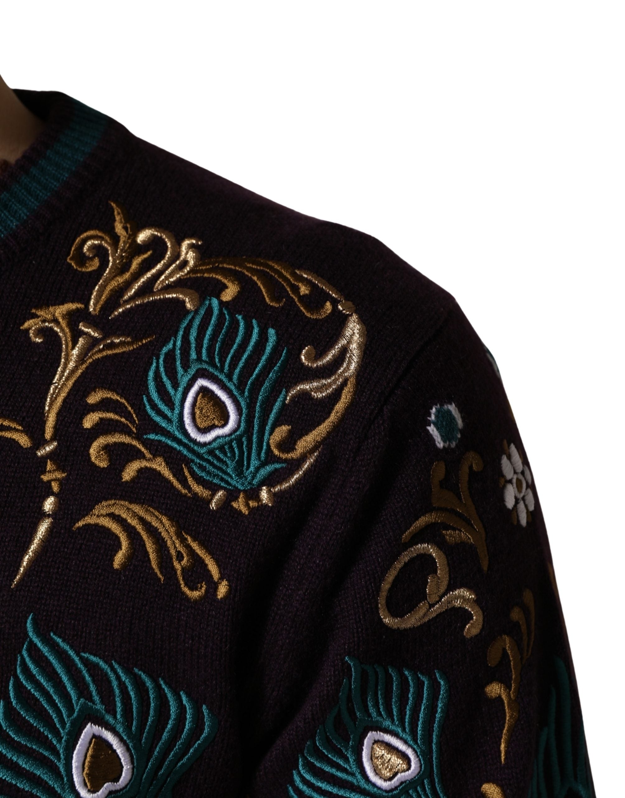 Pull en cachemire Bordeaux Dolce & Gabbana avec broderie de couronne, doux et élégant, pour un style sophistiqué.