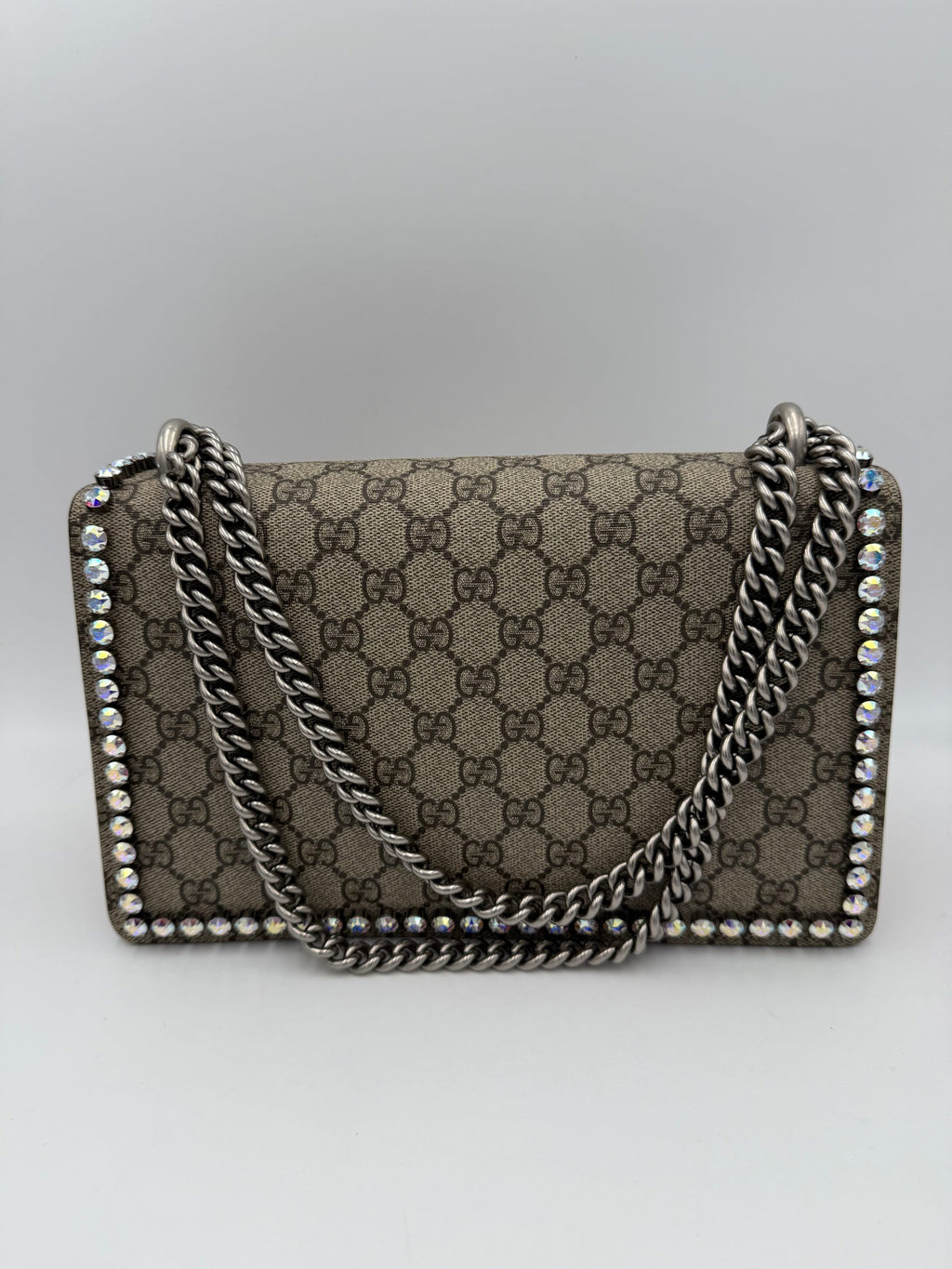 Sac à main Gucci Dionysus GG Supreme avec diamants, en cuir et toile avec détails élégants, idéal pour une occasion spéciale.