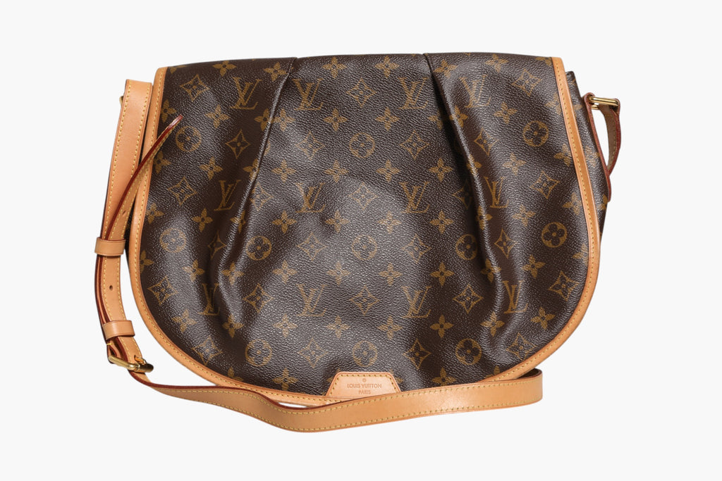 Sac Louis Vuitton Monogram Canvas Menilmontant MM avec logo Louis Vuitton et poignée en cuir.