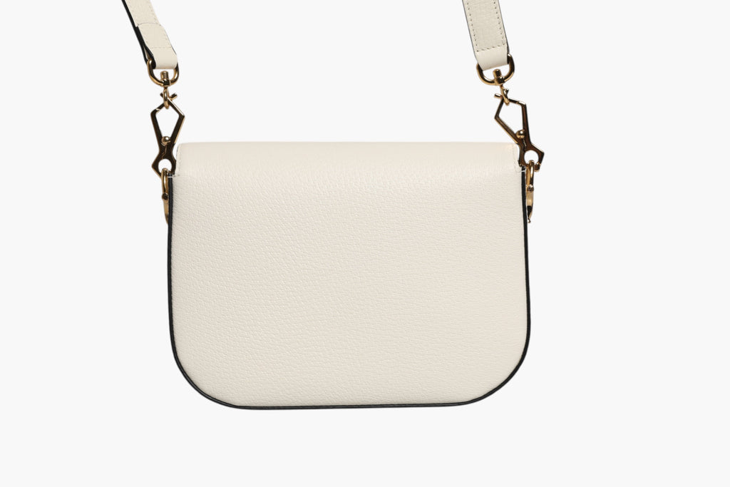 Sac Gucci x Adidas Horsebit 1955 en cuir blanc et noir, avec bandoulière, style élégant et moderne.