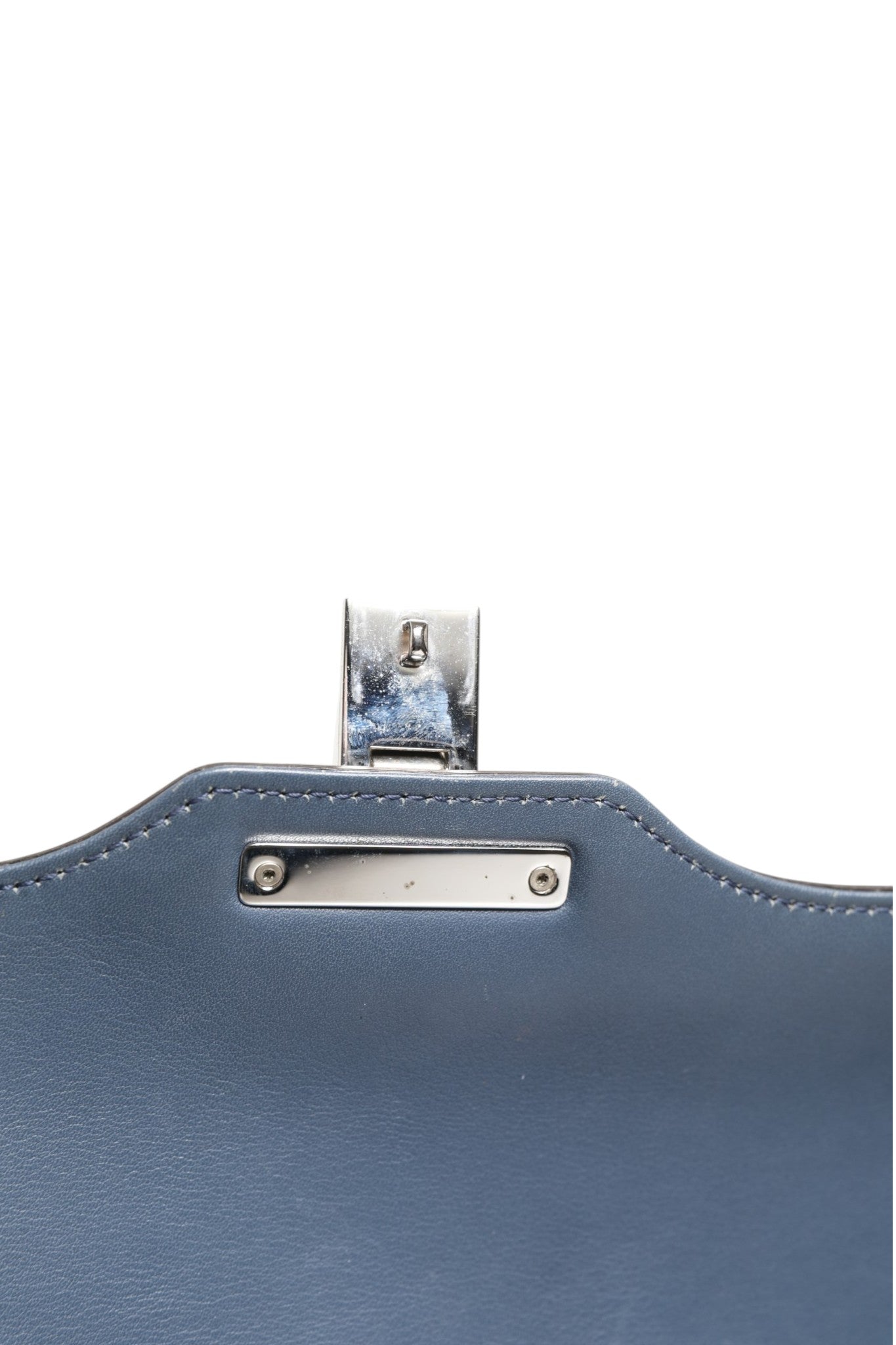 Sac à main Gucci Lady Lock en cuir bleu lisse, élégant et tendance, avec chaîne et fermeture métallique.