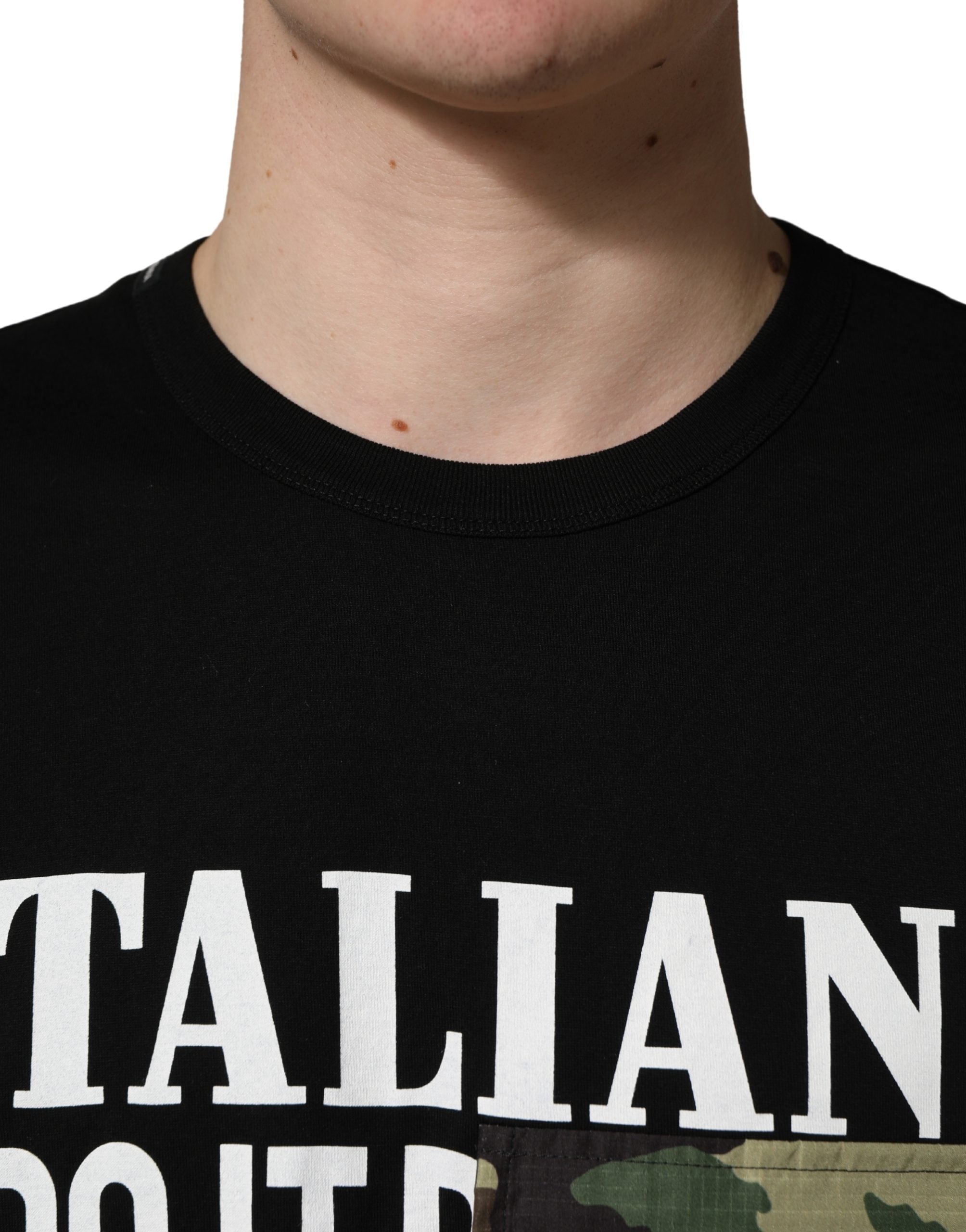 T-shirt Dolce & Gabbana en coton noir avec motif camouflage graphique et col rond, mode décontractée pour homme.