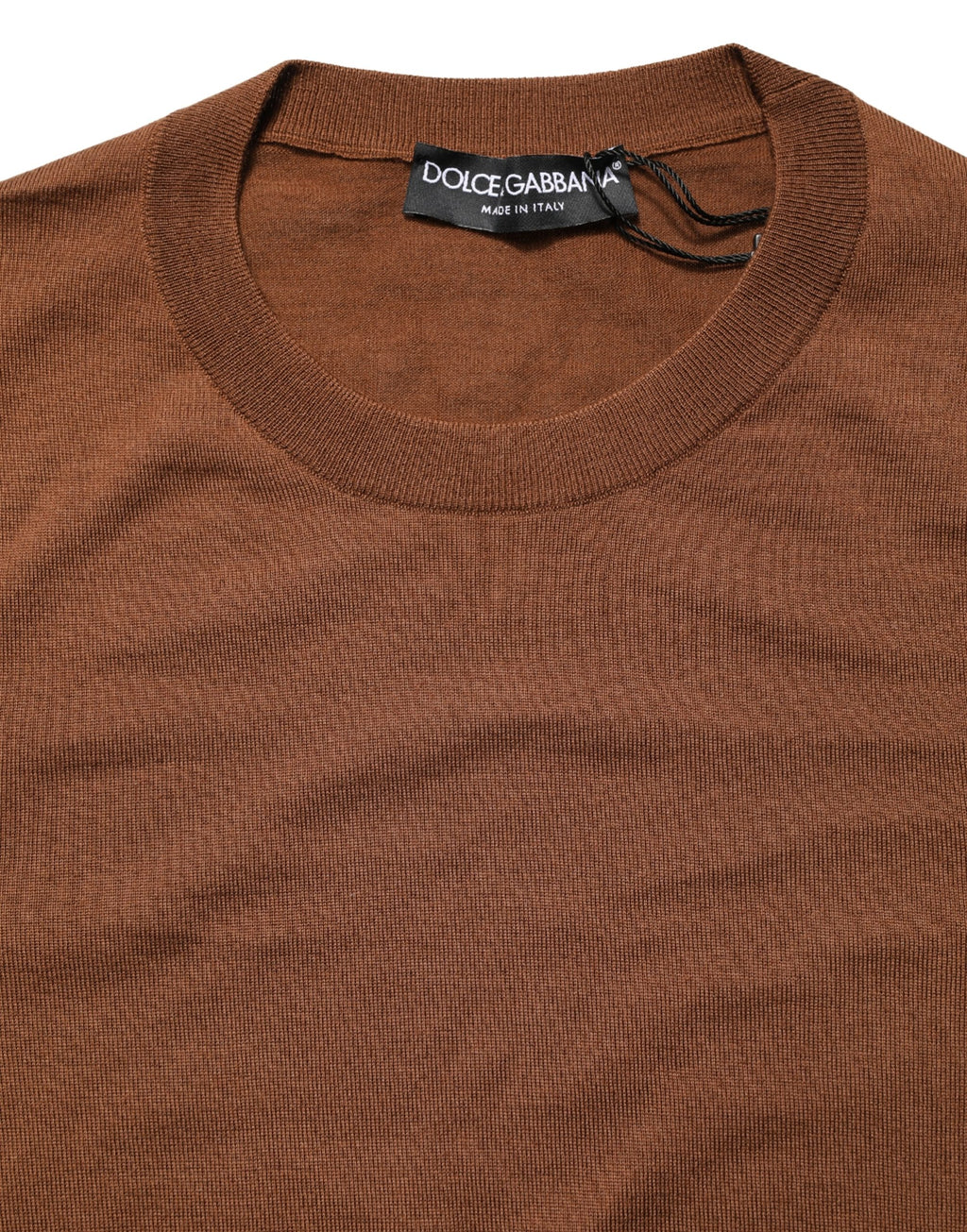 Pull homme en cachemire marron Dolce & Gabbana avec col rond, douceur et élégance visible.