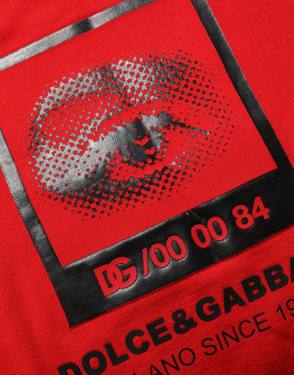 Pull à manches longues Dolce & Gabbana rouge avec motif œil imprimé, col rond, pullover tendance pour femmes.