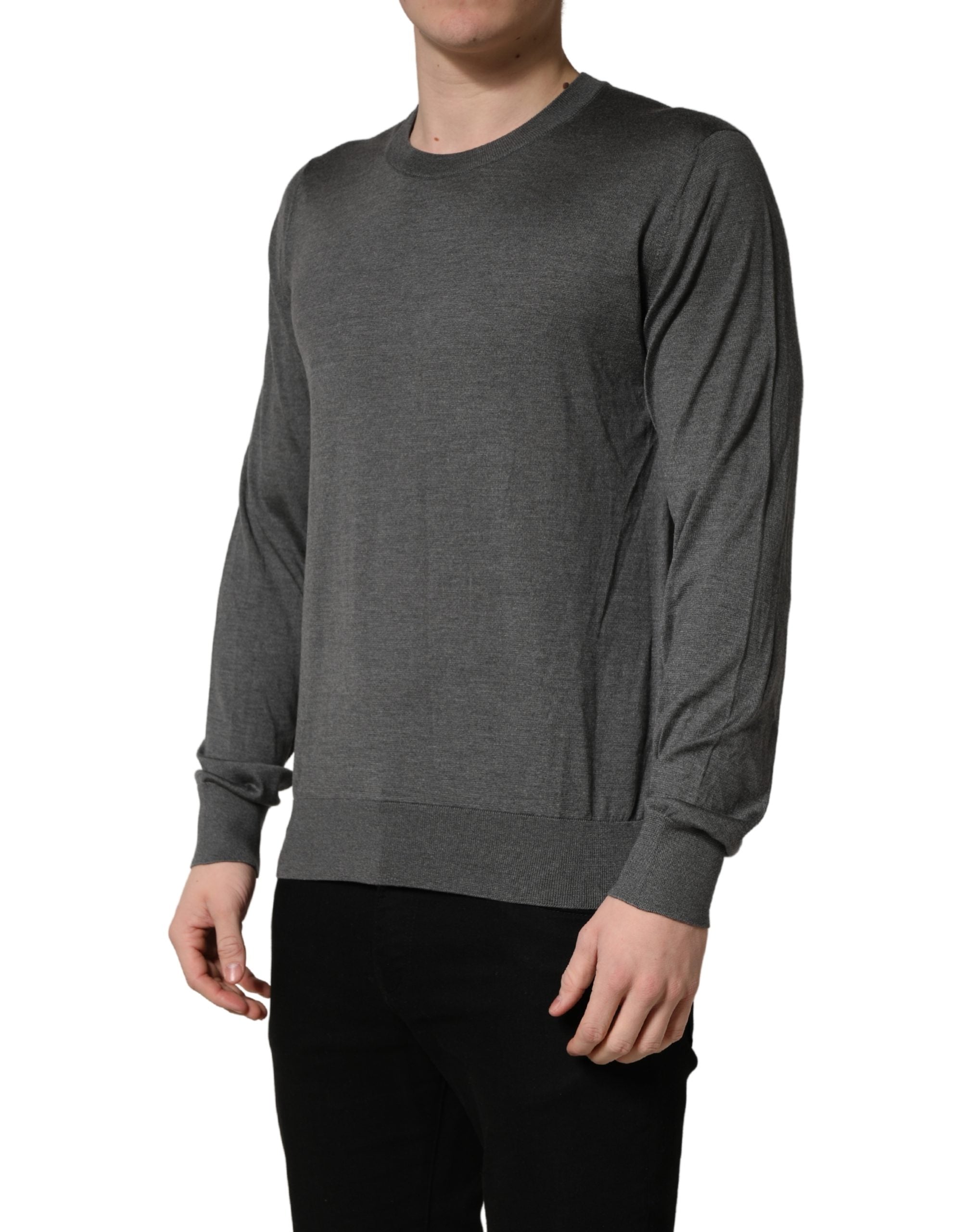 Pull noir à manches longues Dolce & Gabbana, col ras du cou, en laine grise, élégant et confortable.