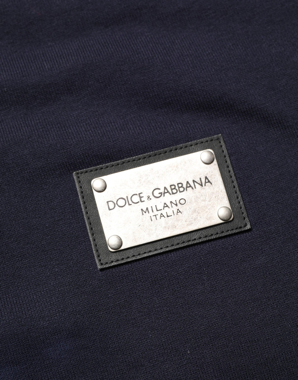 Sweatshirt en jersey noir Dolce & Gabbana à logo en plaque, coton confortable, style décontracté et moderne.