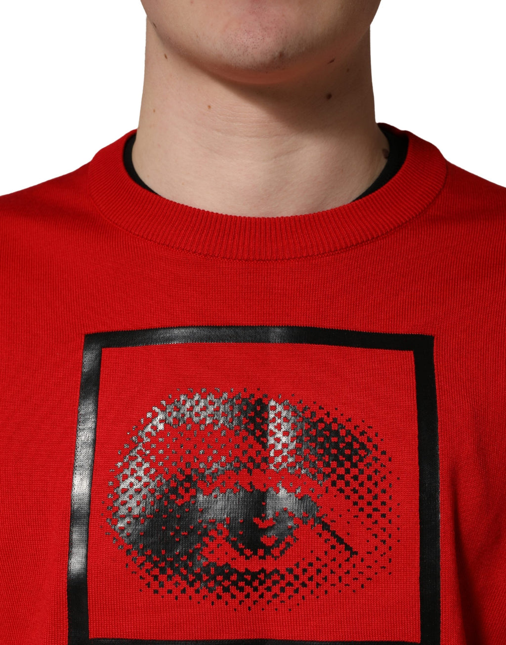 Pull noir à col rond Dolce & Gabbana avec motif œil rouge, sweat-shirt pour homme, visible devant.