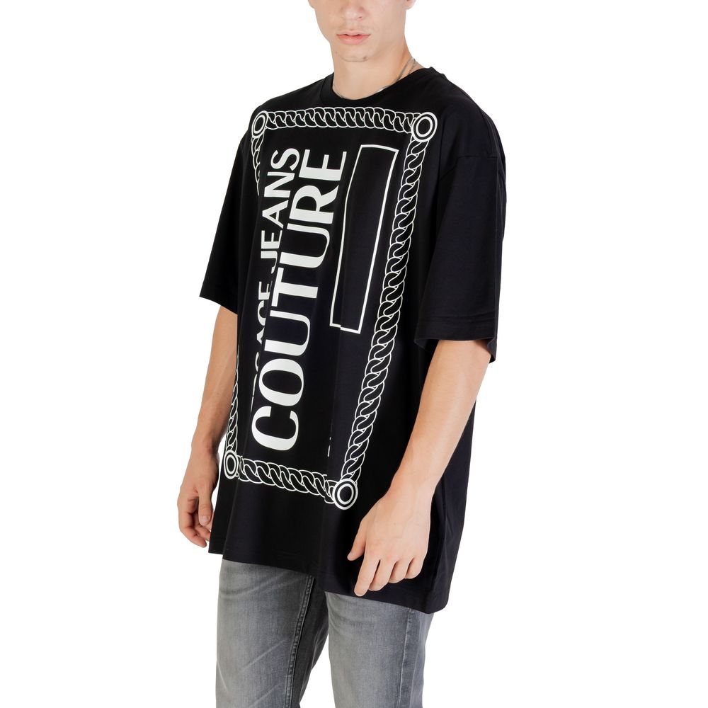 T-shirt en coton noir de la marque Versace Jeans, coupe classique avec logo brodé sur le devant.