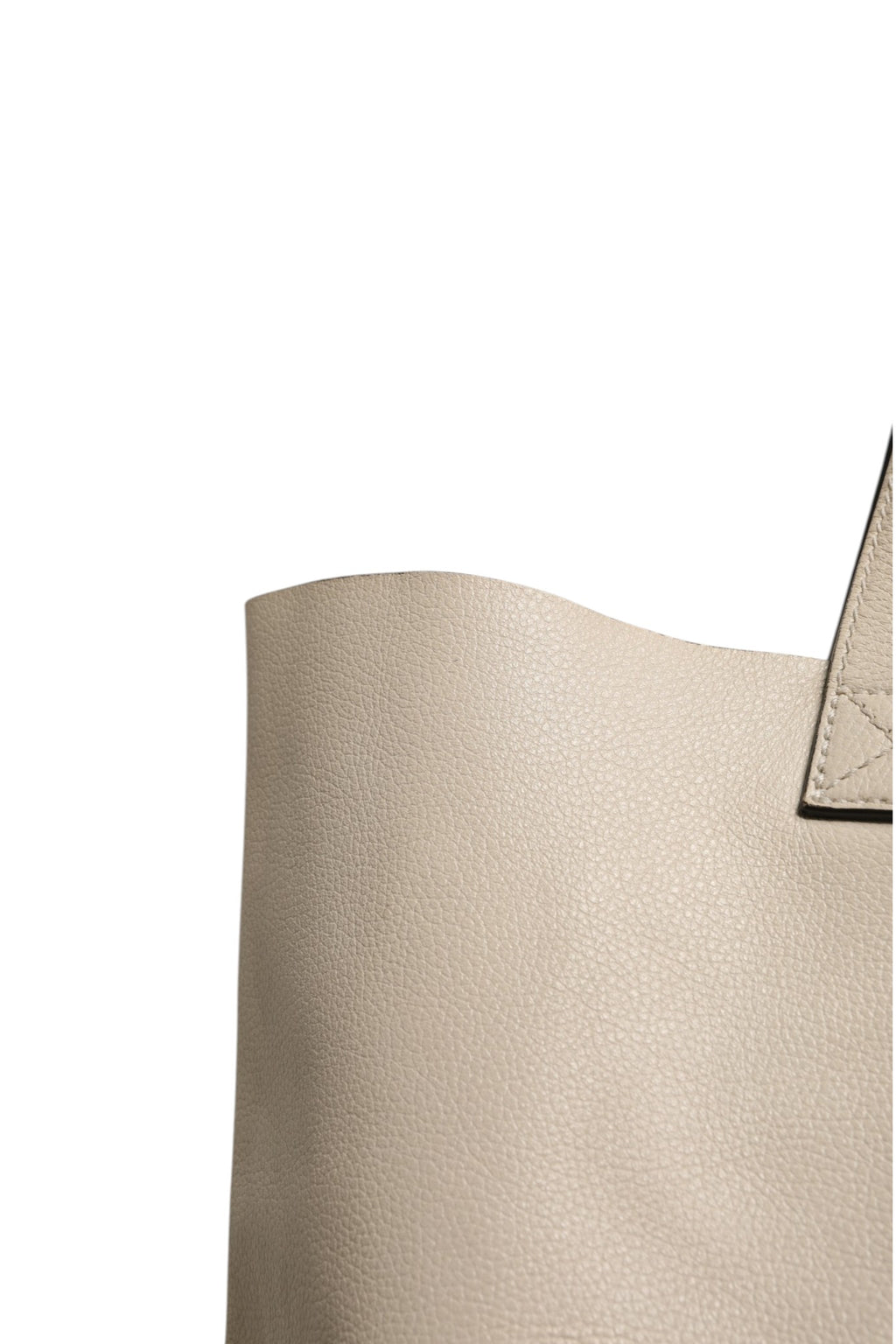 Sac Gucci Web Sherry avec logo imprimé blanc, grand sac cabas en toile avec poignées robustes et détails élégants.