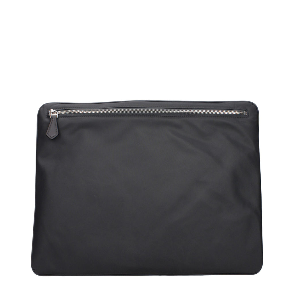 Sac clutch en tissu gris de Dolce & Gabbana, élégant et sophistiqué, avec détails raffinés et finition soignée.