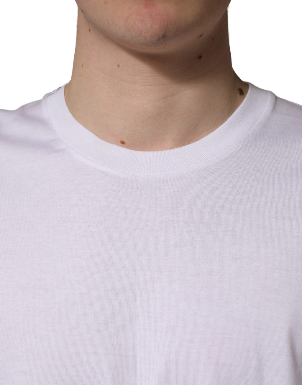 T-shirt blanc oversize en coton pour homme de Dolce & Gabbana, col rond, style décontracté et moderne.